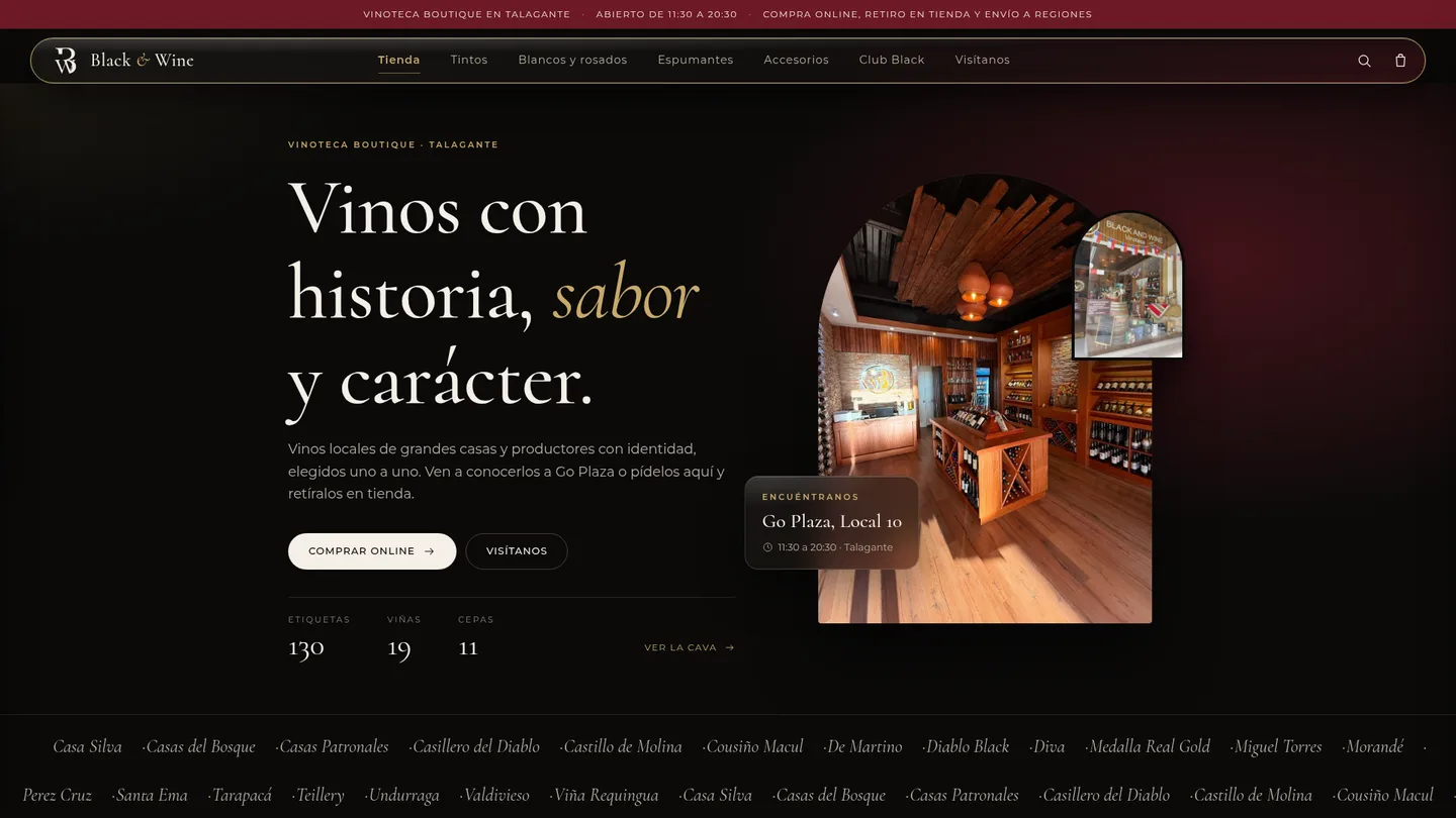 La boutique en ligne Black & Wine : une page sombre avec le monogramme BW et le menu, le titre « Vinos con historia, sabor y carácter », des boutons pour acheter en ligne ou visiter, le décompte de 130 étiquettes, 19 domaines et 11 cépages, et une photo de la boutique lambrissée de bois dans une arche.